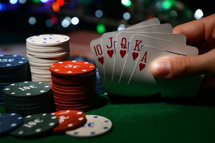Qiu Qiu hand ranking chart showing dominoe combinations and payout multipliers